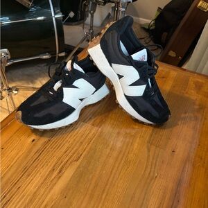 Gently used New Balance Black and White Sneakers with Modern Design size 6